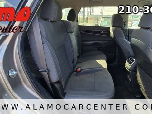 Used 2017 Kia Sorento L FWD image 22