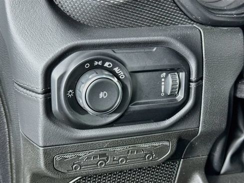 Used 2025 Jeep Wrangler Unlimited Rubicon AWD/4WD image 10
