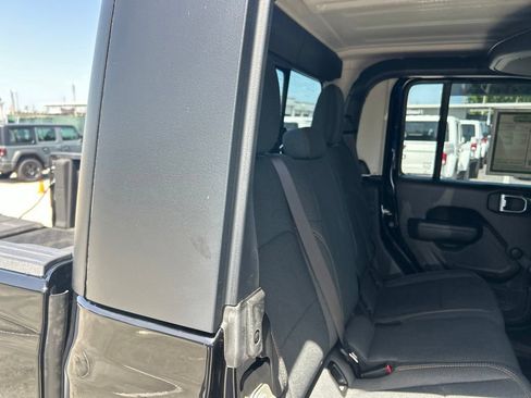 Used 2024 Jeep Gladiator Sport AWD/4WD image 26