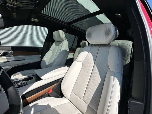Used 2026 Cadillac Vistiq Luxury w/ LPO, Floor Liner Package AWD/4WD image 26