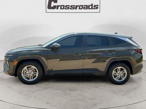 Used 2025 Hyundai Tucson SE FWD image 2