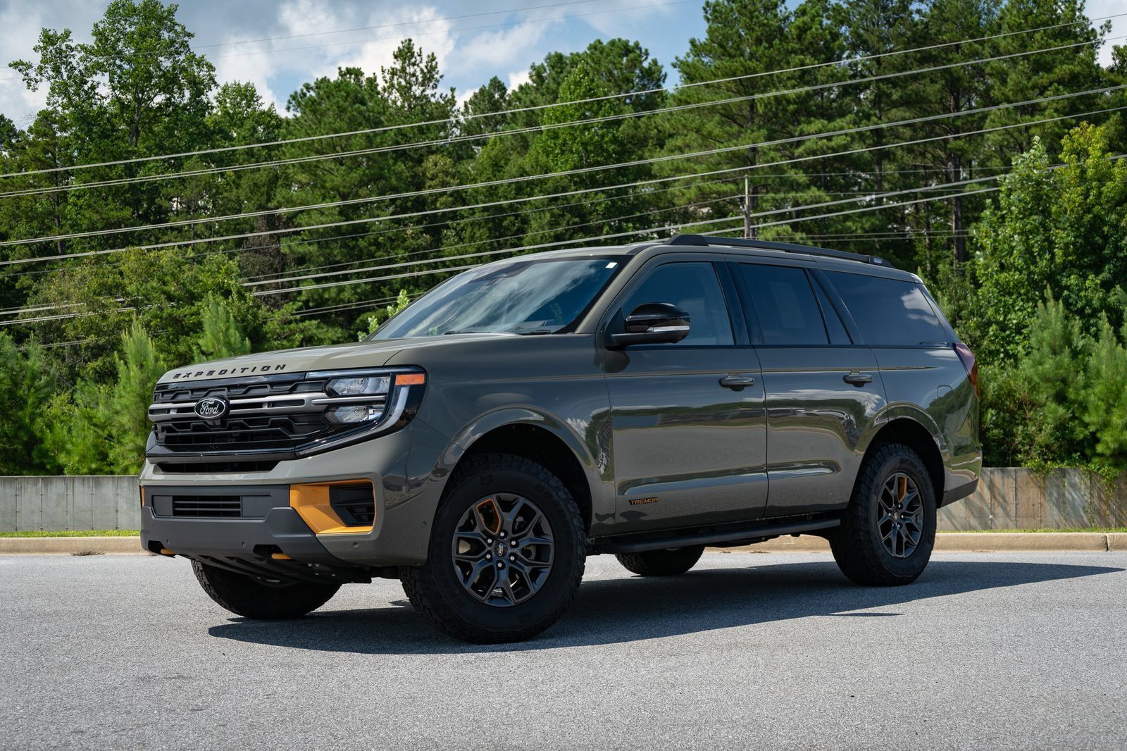 Used 2025 Ford Expedition Tremor AWD/4WD image 3