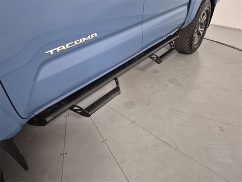 Used 2019 Toyota Tacoma TRD Sport image 12