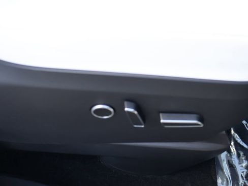 Used 2022 Tesla Model X image 34