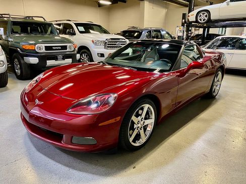 Used 2007 Chevrolet Corvette Coupe w/ Preferred Equipment Group RWD image 2