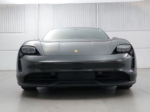 Certified 2022 Porsche Taycan image 10
