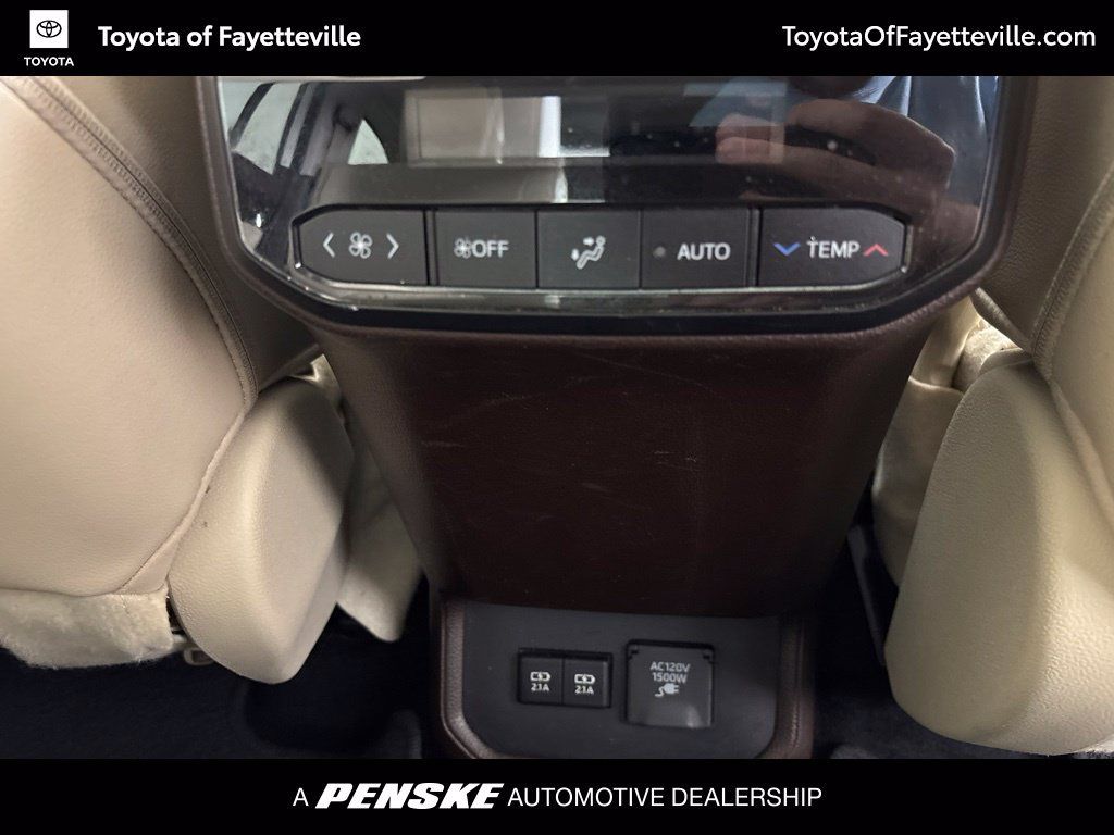 Used 2021 Toyota Highlander Limited FWD image 20