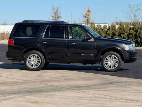 Used 2012 Lincoln Navigator 4WD w/ Monochrome Appearance Pkg image 4
