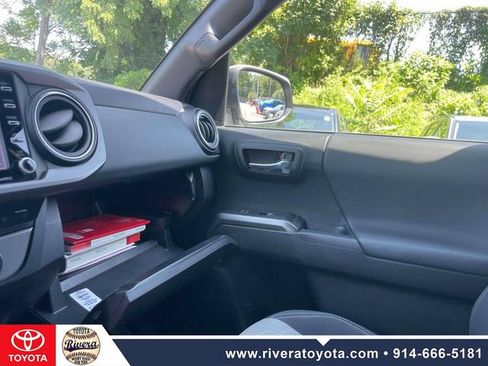 Used 2022 Toyota Tacoma TRD Off-Road w/ Technology Package AWD/4WD image 36
