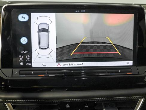 Used 2025 Volkswagen Atlas SE w/ Black Wheel Package image 8