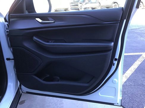 Used 2023 Jeep Grand Cherokee L Laredo image 7