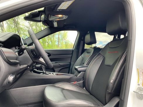 Used 2025 Jeep Compass Trailhawk AWD/4WD image 25