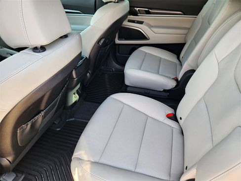New 2025 Kia Telluride S image 19