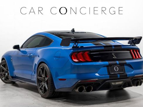 Used 2021 Ford Mustang Shelby GT500 w/ Carbon Fiber Track Pack RWD image 7