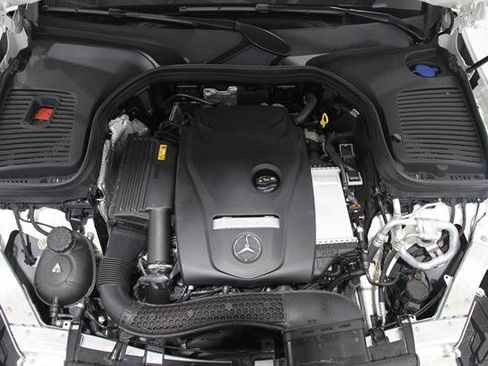 Used 2019 Mercedes-Benz GLC 300 4MATIC image 19