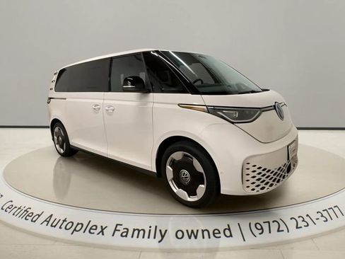 Used 2025 Volkswagen ID. Buzz Pro S RWD image 7