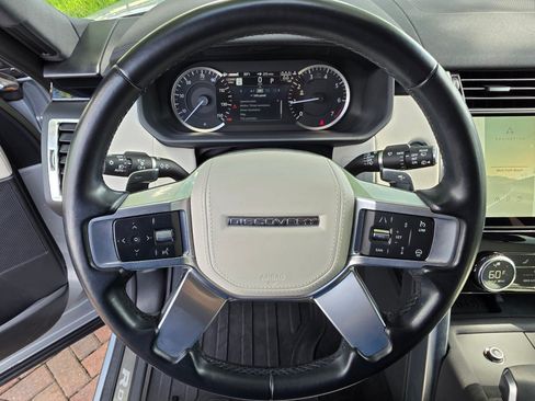 Certified 2023 Land Rover Discovery HSE R-Dynamic AWD/4WD image 19