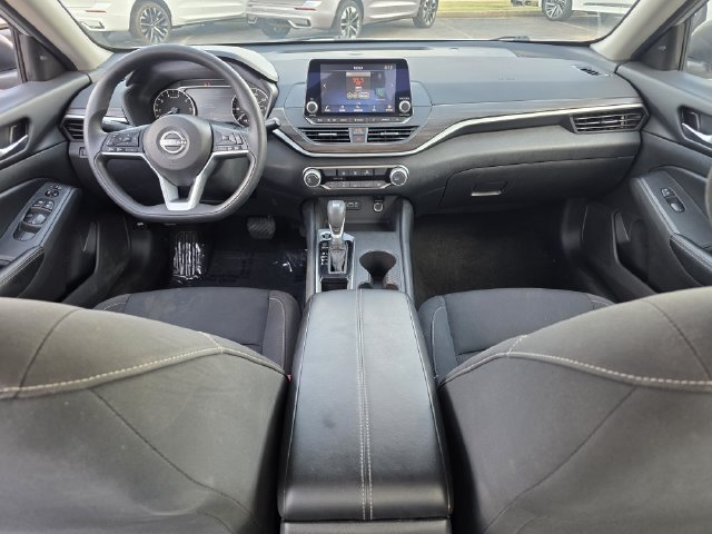 Used 2025 Nissan Altima 2.5 SV FWD image 8