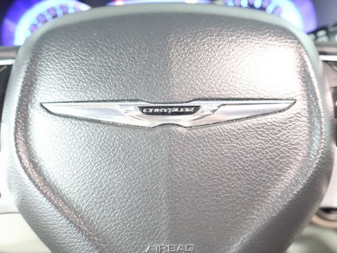 Used 2024 Chrysler Pacifica Touring-L FWD image 33