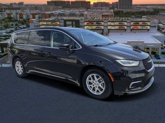Used 2023 Chrysler Pacifica Touring-L FWD video 1