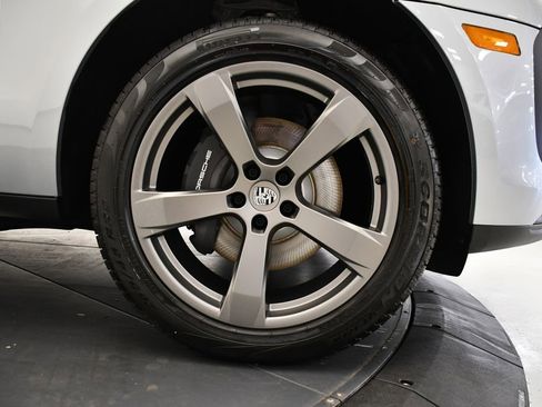 Certified 2026 Porsche Macan image 18