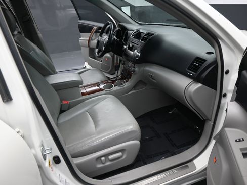 Used 2011 Toyota Highlander Limited w/ Tow Pkg AWD/4WD image 20