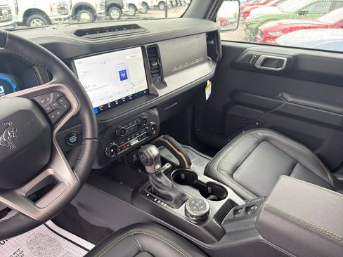 New 2025 Ford Bronco Badlands image 11