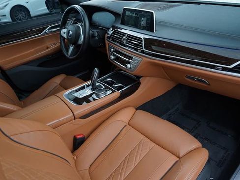 Used 2022 BMW 740i w/ M Sport Package RWD image 21