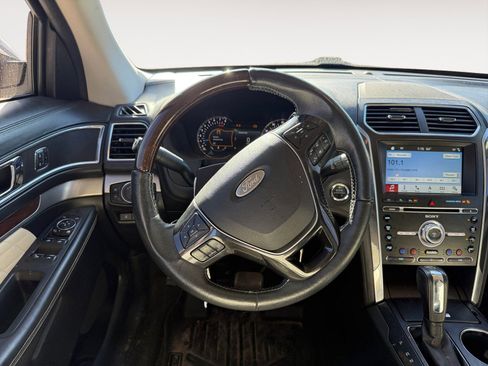 Used 2017 Ford Explorer Platinum image 12