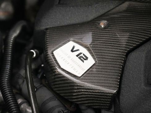 Used 2017 Lamborghini Aventador S image 15