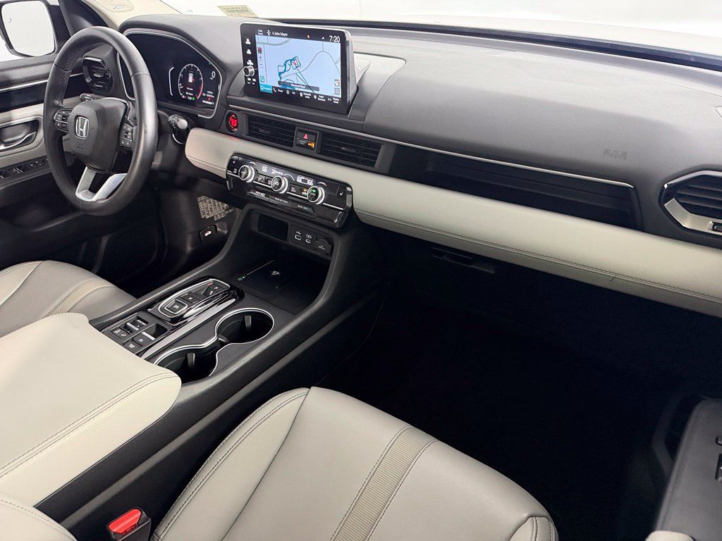 Used 2023 Honda Pilot Touring image 14