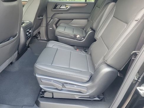 New 2026 GMC Yukon XL Denali w/ Denali Reserve Package RWD image 12