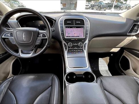 Used 2019 Lincoln Nautilus Reserve image 13