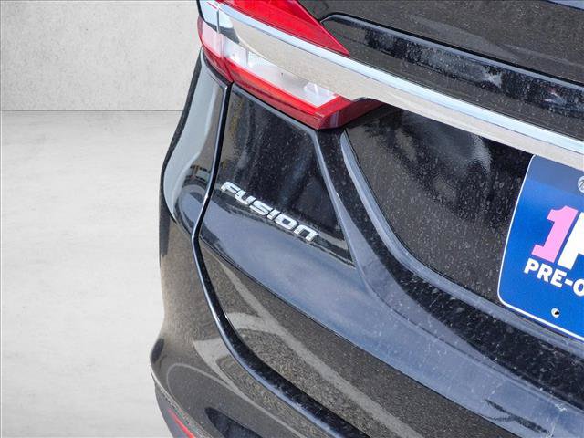 Used 2018 Ford Fusion SE w/ Equipment Group 201A FWD image 9
