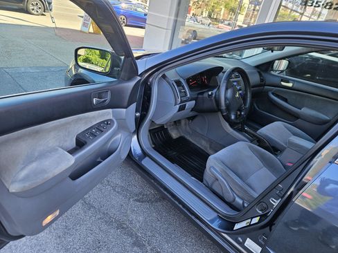 Used 2005 Honda Accord LX image 17