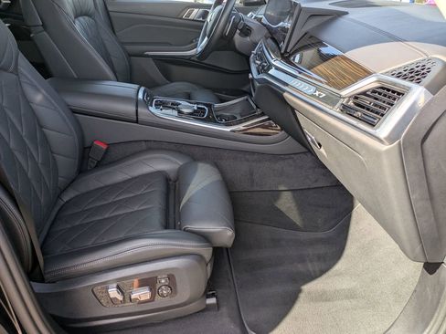Used 2024 BMW X7 xDrive40i w/ Premium Package image 32