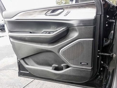 Used 2022 Jeep Grand Cherokee Limited image 22