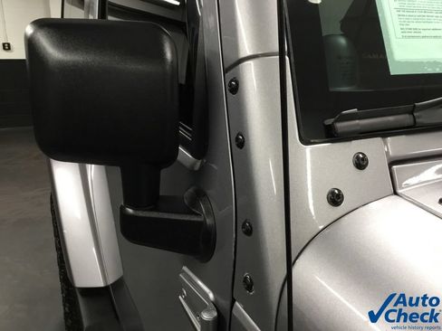 Used 2014 Jeep Wrangler Sahara w/ Dual Top Group AWD/4WD image 21