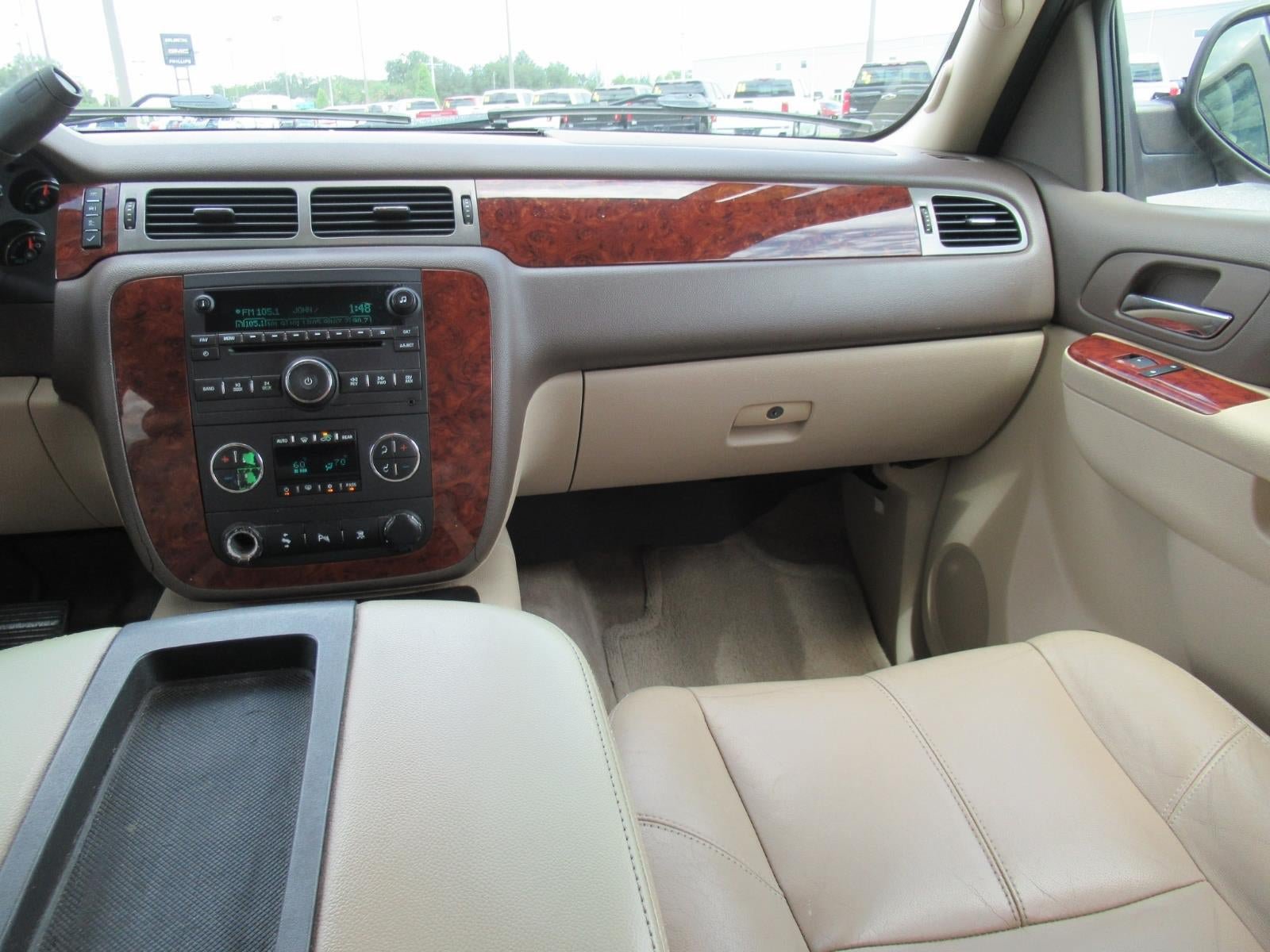 Used 2011 Chevrolet Suburban LT RWD image 14