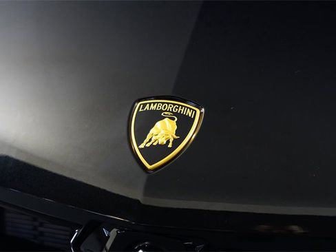 Used 2025 Lamborghini Urus SE image 30