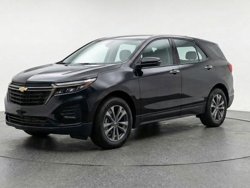 Used 2025 Chevrolet Equinox LT image 3