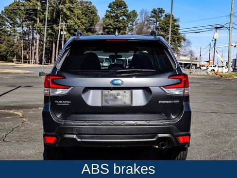Used 2023 Subaru Forester Premium image 6