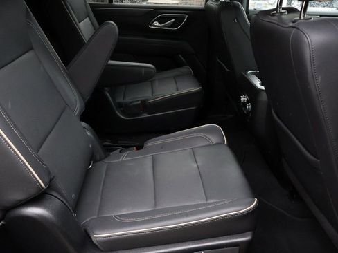 Used 2022 GMC Yukon SLT w/ SLT Premium Package image 15