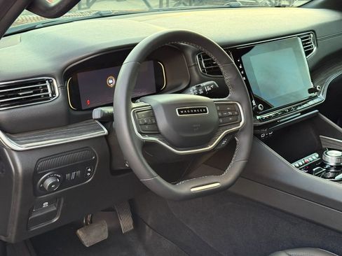 Used 2022 Jeep Wagoneer Series II AWD/4WD image 10