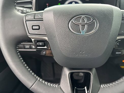 Certified 2025 Toyota Camry SE w/ Convenience Package image 17