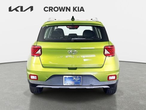 Used 2022 Hyundai Venue SEL w/ Cargo Package FWD image 6