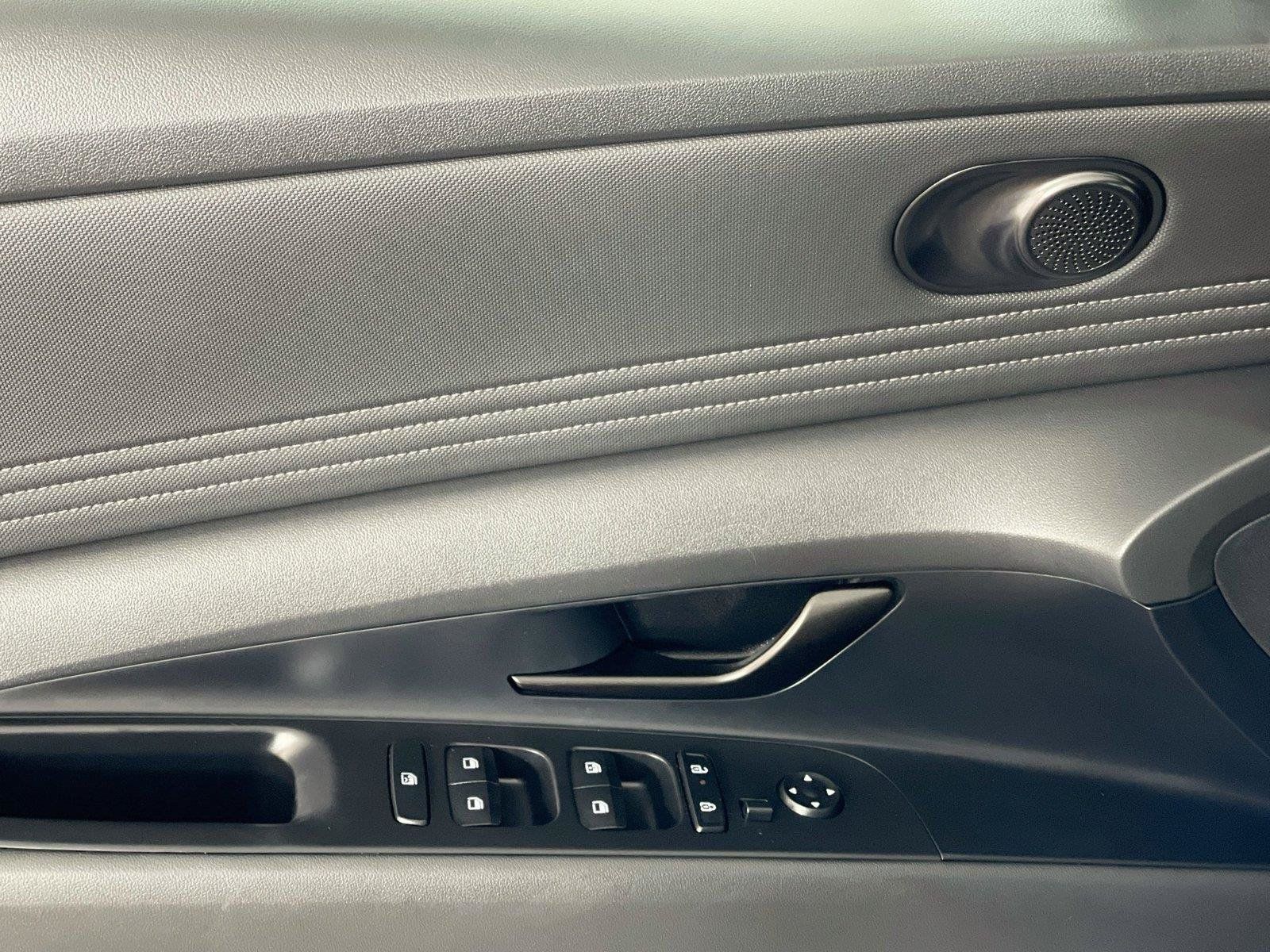 Certified 2026 Hyundai Elantra Sport FWD image 21
