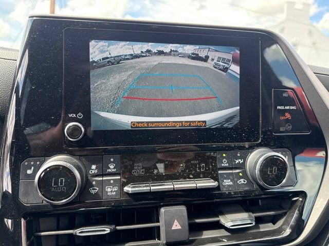 Used 2023 Toyota Highlander XLE FWD image 11