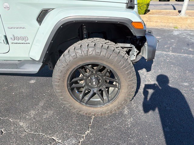 Used 2024 Jeep Wrangler Unlimited Sahara AWD/4WD image 3
