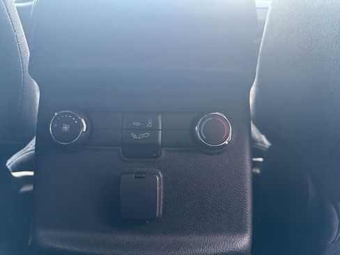 Used 2018 Ford Explorer XLT image 36